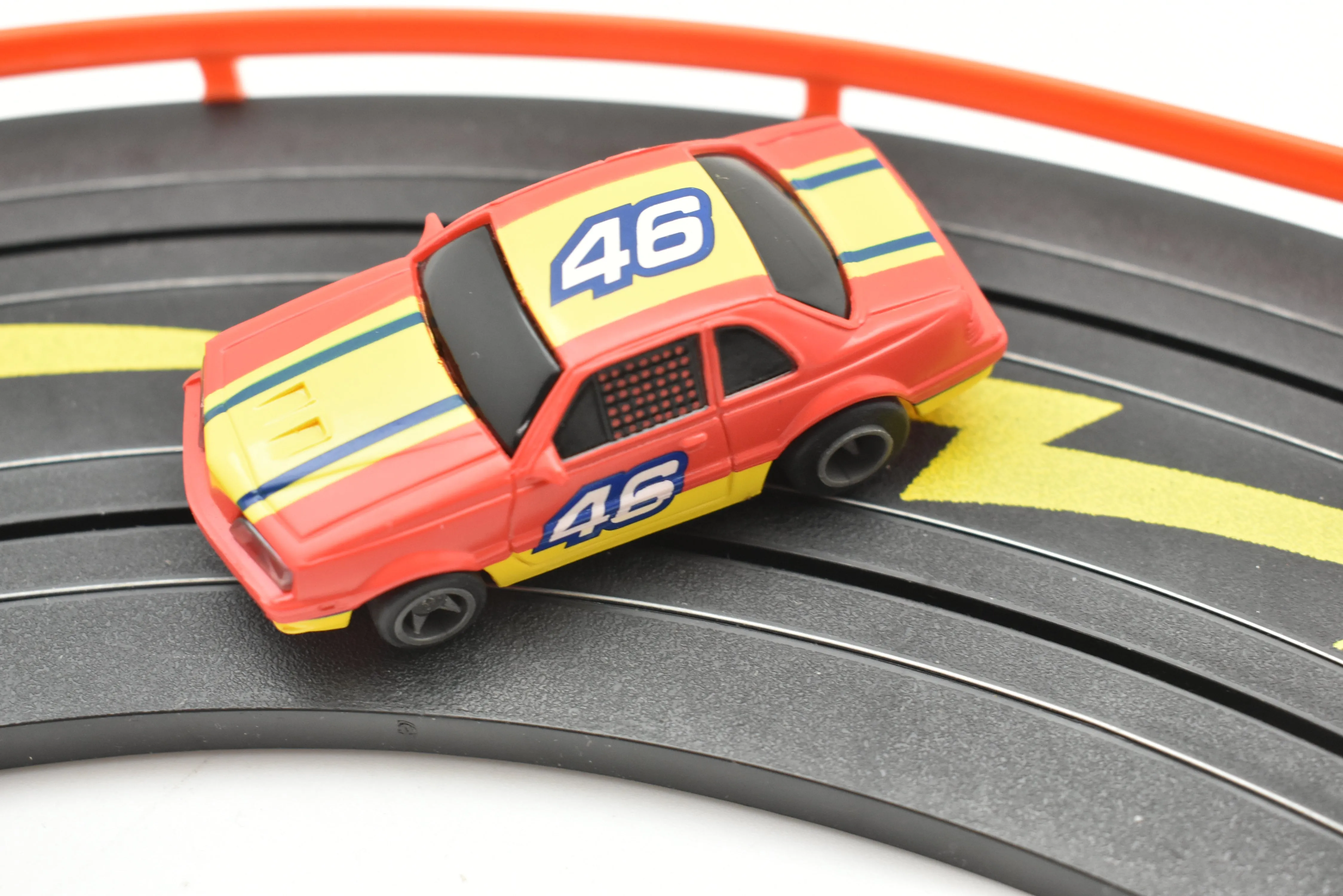 Rokar 46 Generic NASCAR Red/Yellow with Lights | 13017B |  Life-Like 
