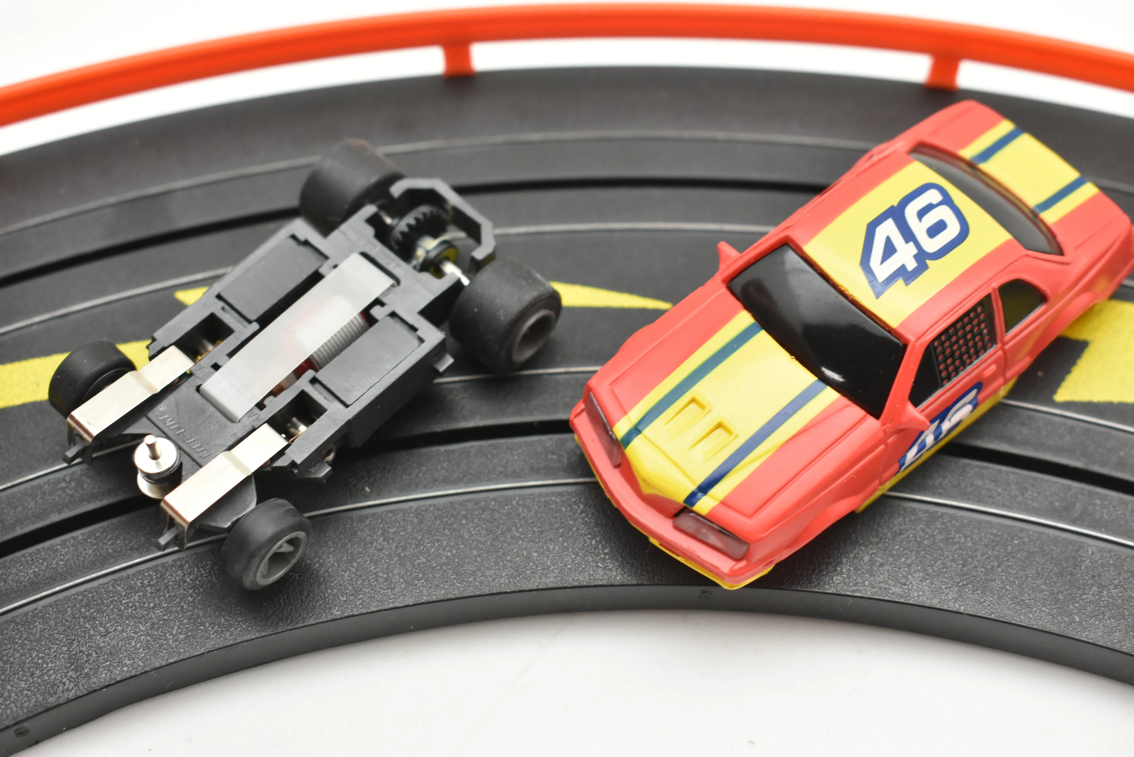 Rokar 46 Generic NASCAR Red/Yellow with Lights | 13017B |  Life-Like 