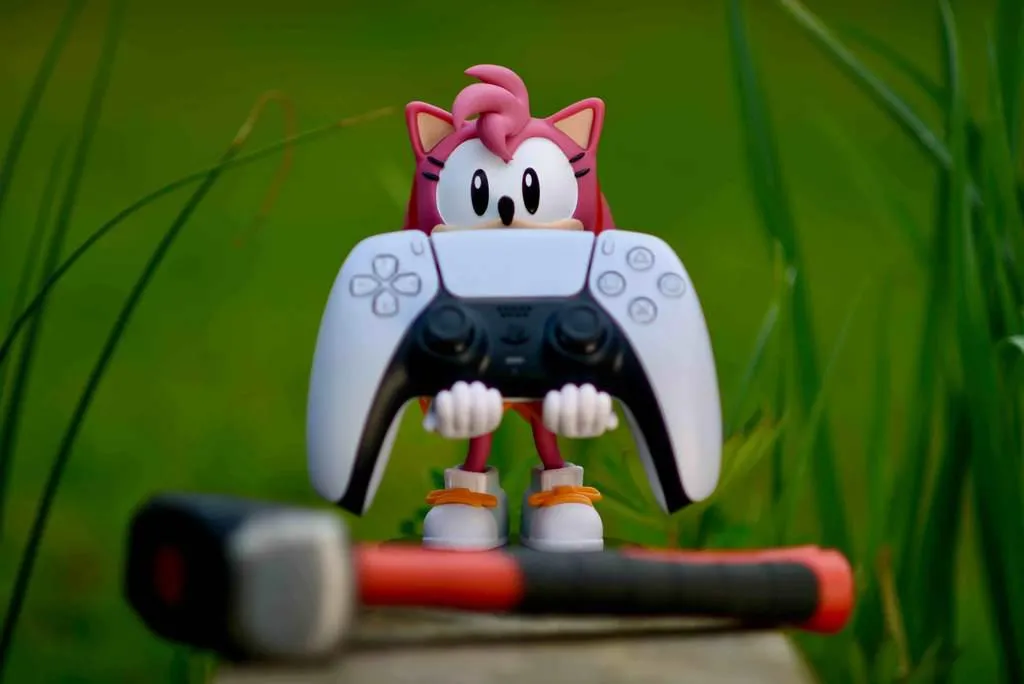 SEGA: Amy Rose Cable Guys Original Controller and Phone Holder